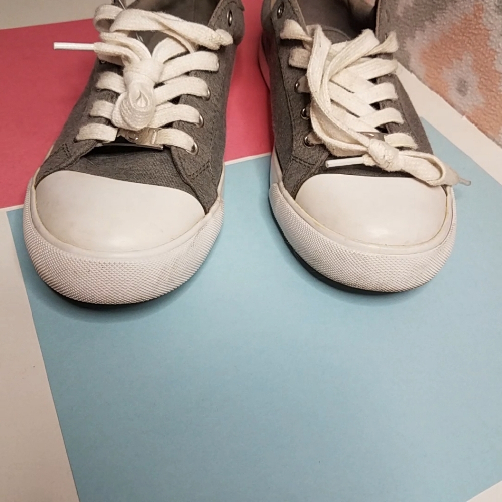 GBG Low Top Grey Sneaker - Picture 5 of 9